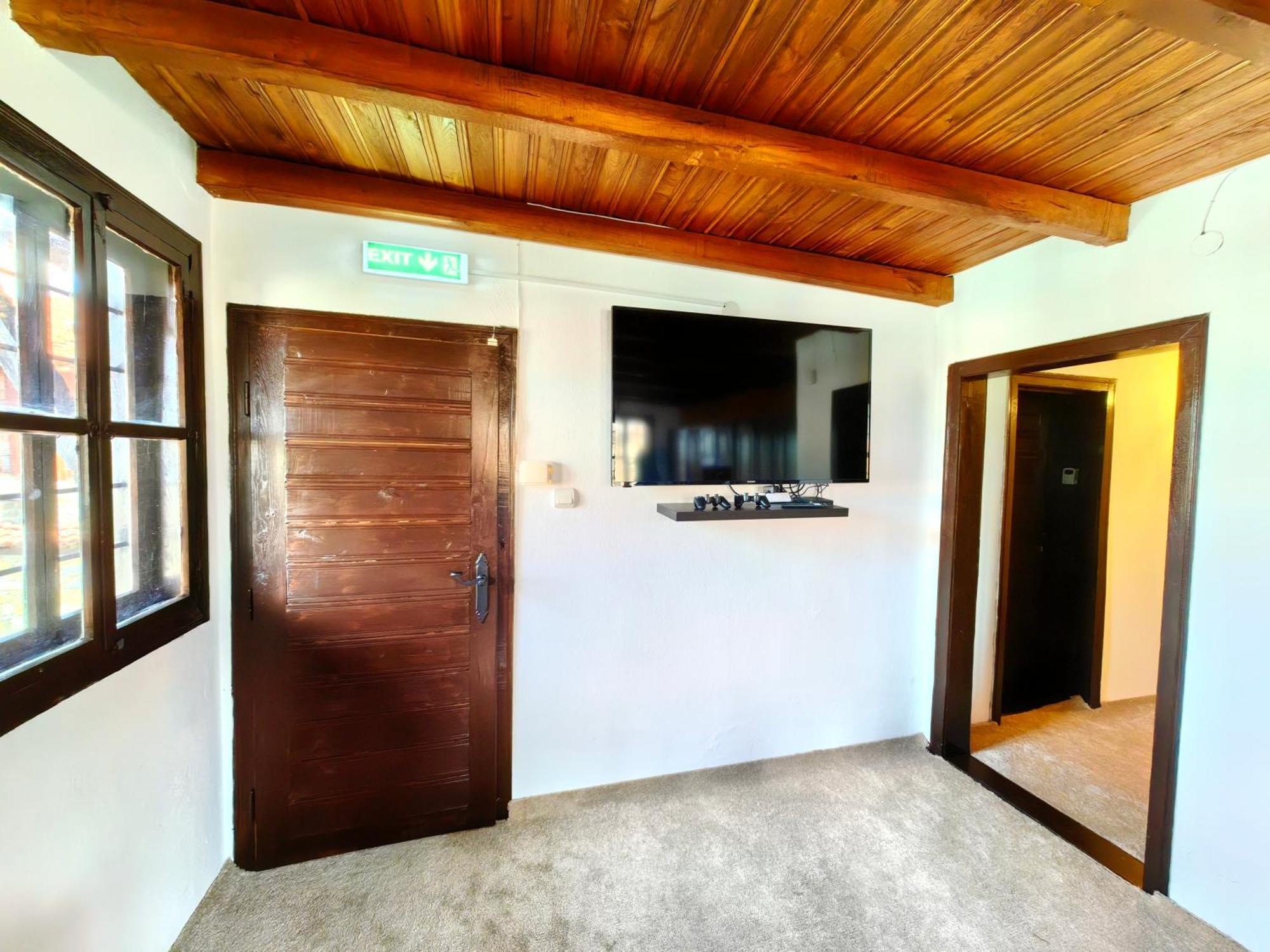 Complex Arbanashki Style-Panoramic View With Summer And Winter Terrace, Jacuzzi, Sauna, Children'S And Adult Area With Cinema Summer Arbanasi Buitenkant foto