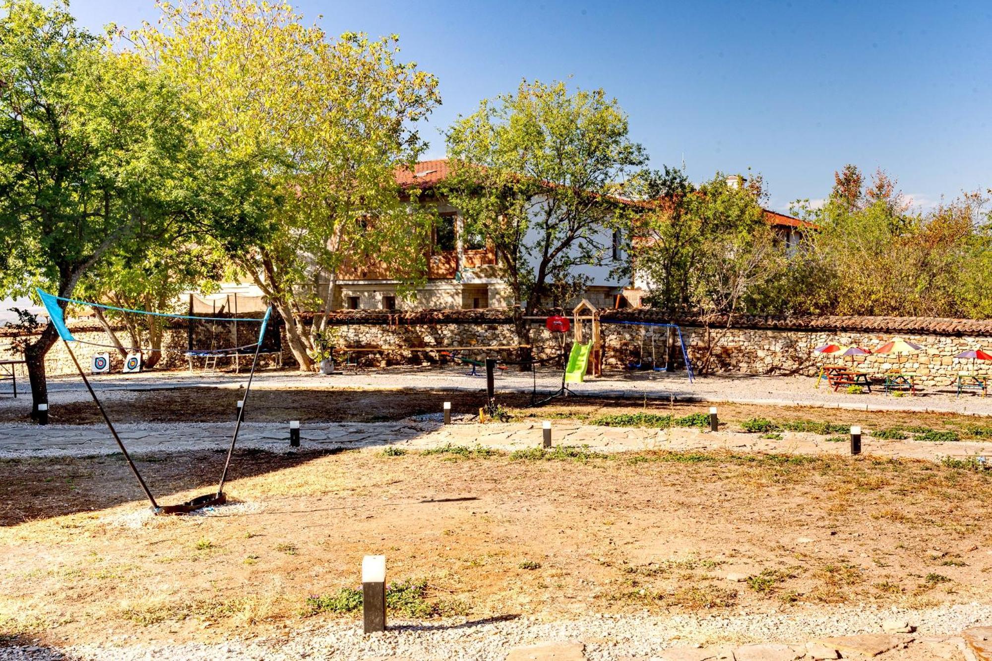 Complex Arbanashki Style-Panoramic View With Summer And Winter Terrace, Jacuzzi, Sauna, Children'S And Adult Area With Cinema Summer Arbanasi Buitenkant foto