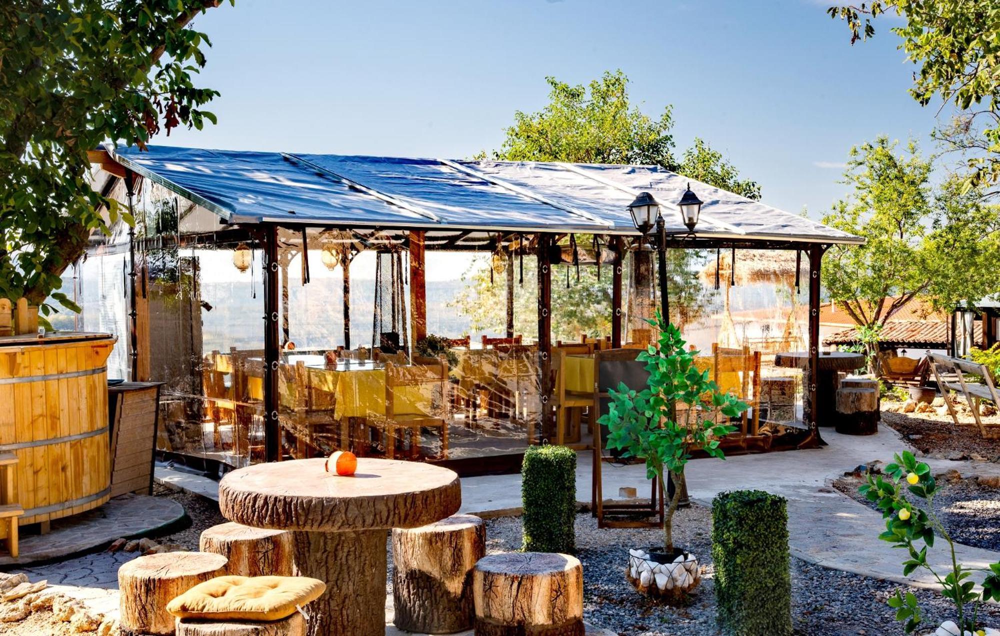Complex Arbanashki Style-Panoramic View With Summer And Winter Terrace, Jacuzzi, Sauna, Children'S And Adult Area With Cinema Summer Arbanasi Buitenkant foto
