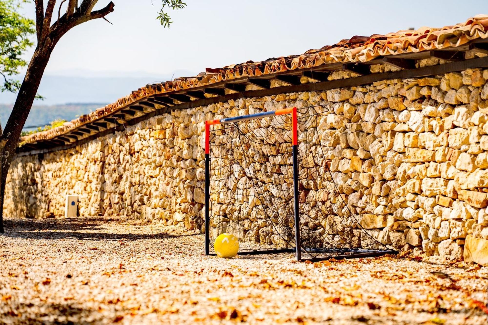 Complex Arbanashki Style-Panoramic View With Summer And Winter Terrace, Jacuzzi, Sauna, Children'S And Adult Area With Cinema Summer Arbanasi Buitenkant foto