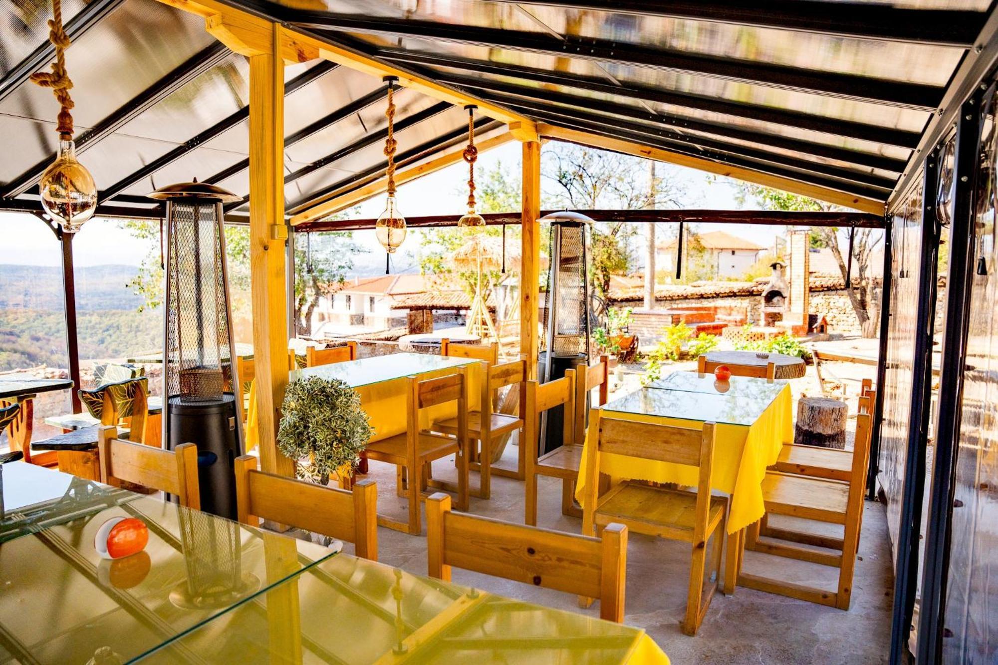 Complex Arbanashki Style-Panoramic View With Summer And Winter Terrace, Jacuzzi, Sauna, Children'S And Adult Area With Cinema Summer Arbanasi Buitenkant foto