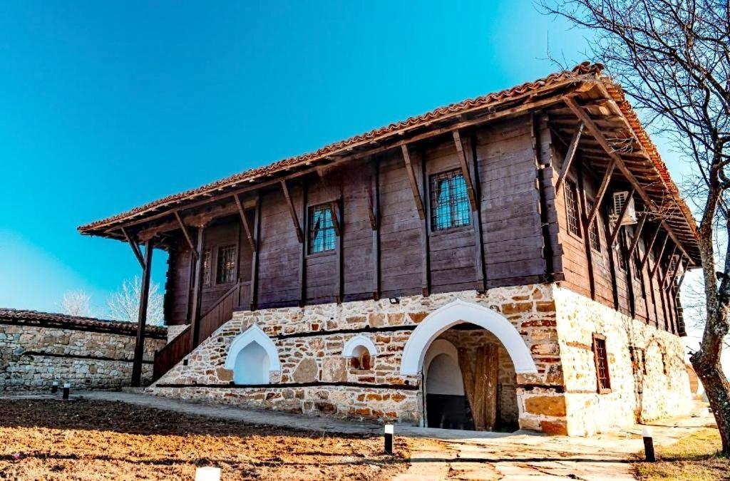 Complex Arbanashki Style-Panoramic View With Summer And Winter Terrace, Jacuzzi, Sauna, Children'S And Adult Area With Cinema Summer Arbanasi Buitenkant foto